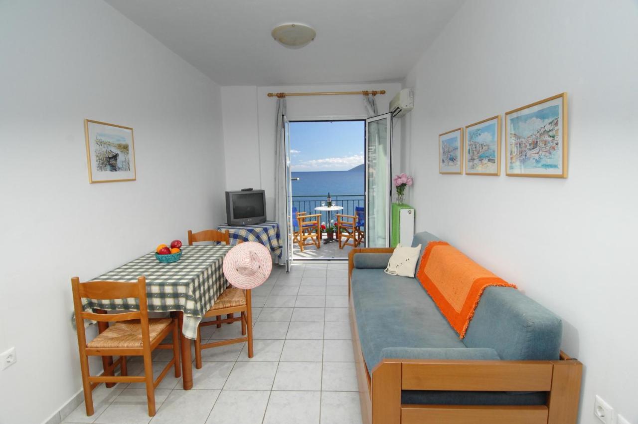 איה אפימיה Alexis Studios And Apartments מראה חיצוני תמונה