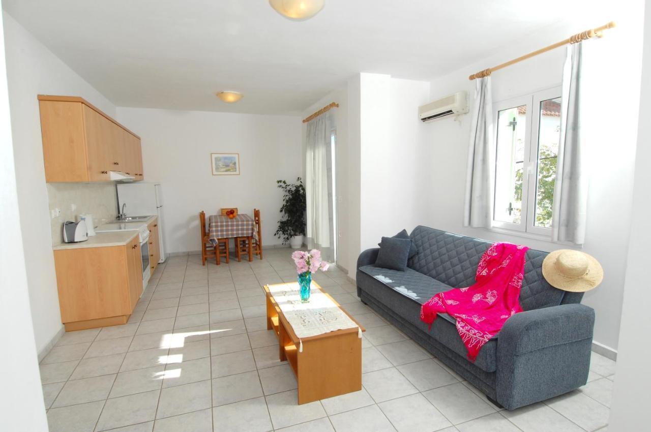 איה אפימיה Alexis Studios And Apartments מראה חיצוני תמונה