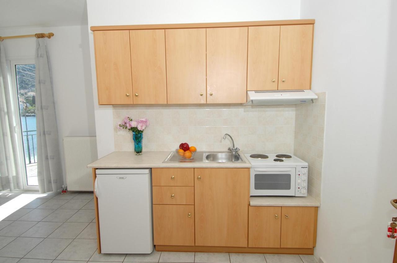 איה אפימיה Alexis Studios And Apartments מראה חיצוני תמונה