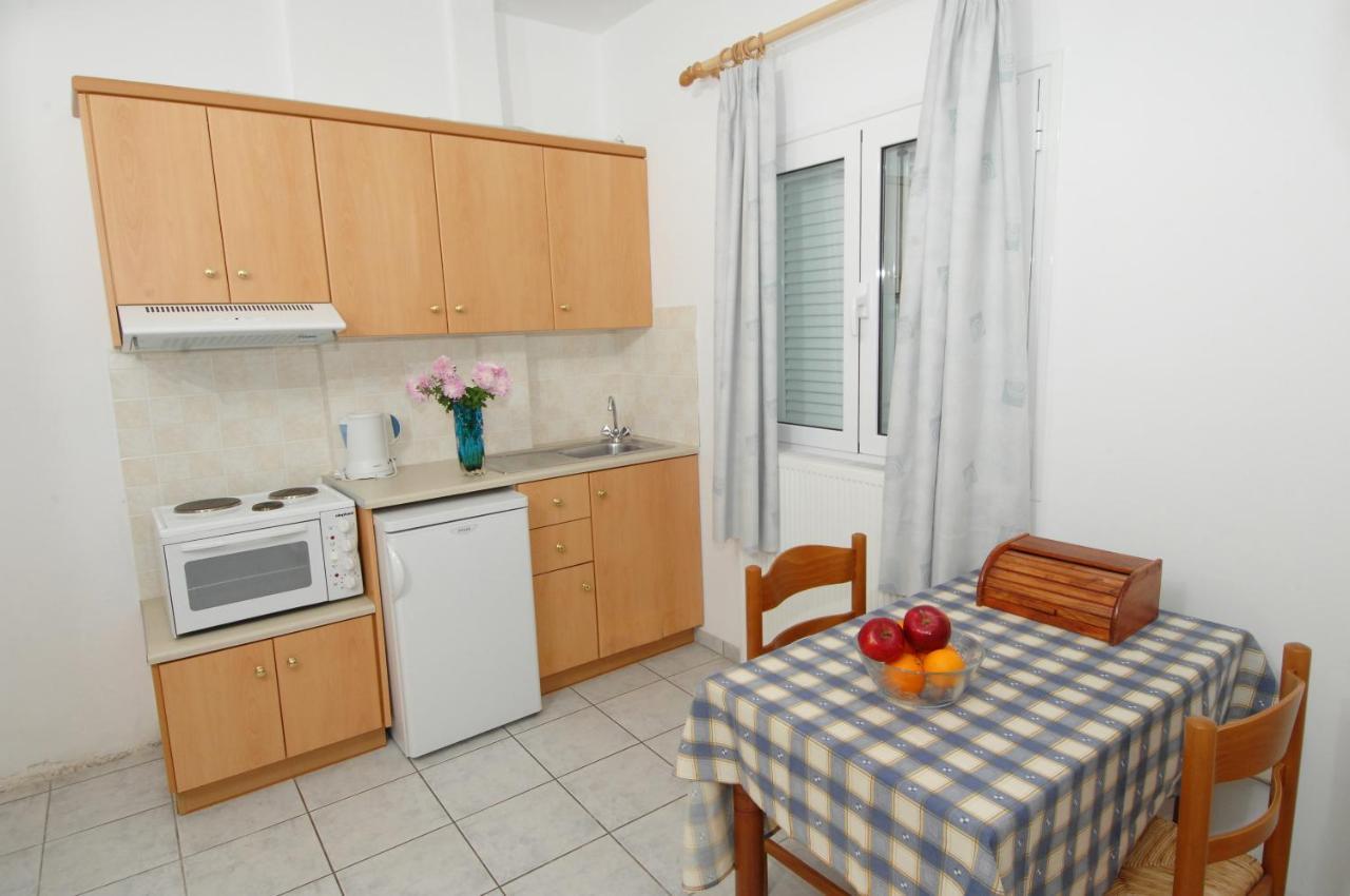 איה אפימיה Alexis Studios And Apartments מראה חיצוני תמונה