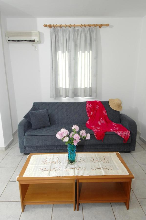 איה אפימיה Alexis Studios And Apartments מראה חיצוני תמונה